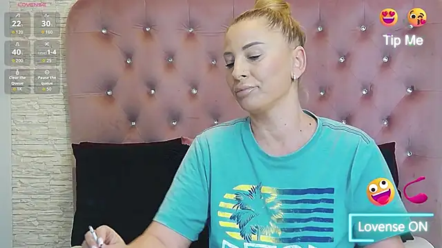 KikiSweet08 online show from January 12, 5:14 am