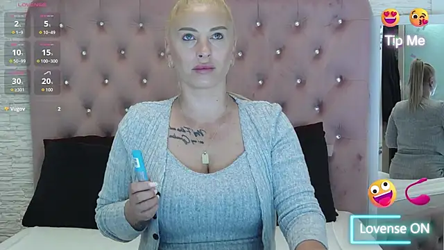 Snapshot of KikiSweet08 chatting on September 19, 4:16 am KikiSweet08 online show from September 19, 4:16 am