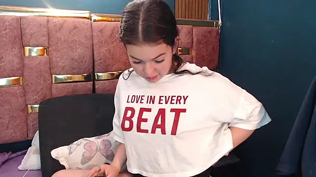 lilimini032 online show from April 14, 8:03 pm