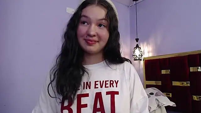 lilimini032 online show from December 3, 7:46 pm