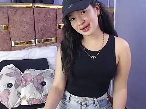 lilimini032 online show from December 4, 7:57 pm