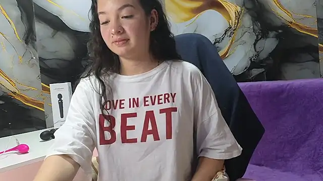 lilimini032 online show from February 9, 7:56 pm