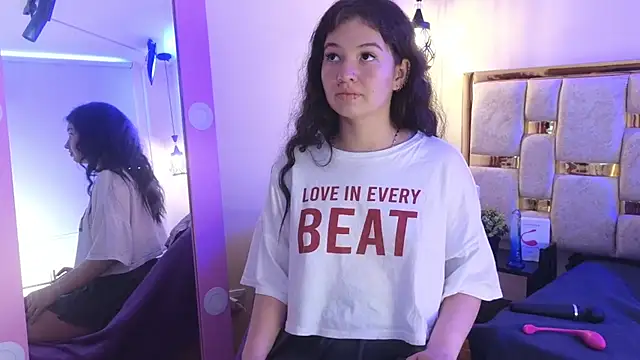 lilimini032 online show from March 16, 8:33 pm