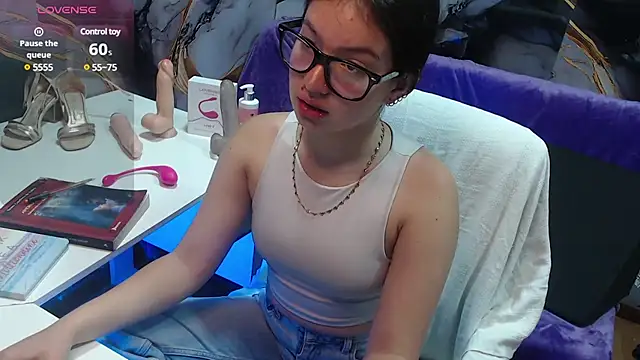 lilimini032 online show from March 8, 7:20 pm