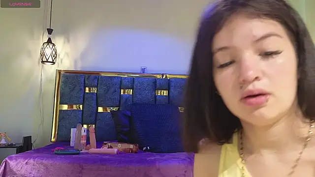 lilimini032 online show from March 3, 7:28 pm