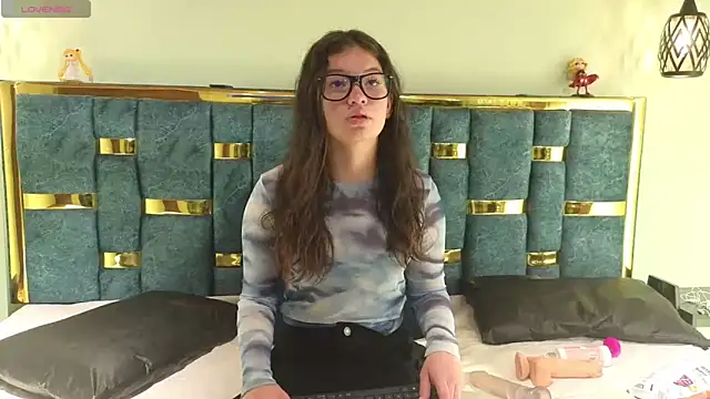 lilimini032 online show from February 24, 7:09 pm