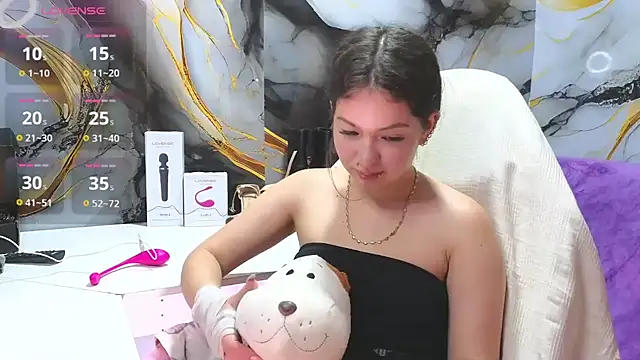 lilimini032 online show from December 16, 7:40 pm