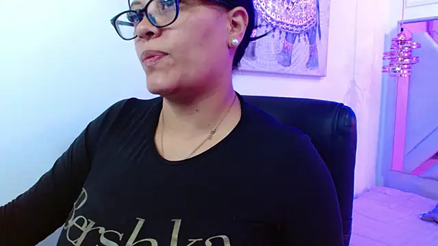 Snapshot of violletha chatting on May 8, 12:31 pm violletha online show from May 8, 12:31 pm