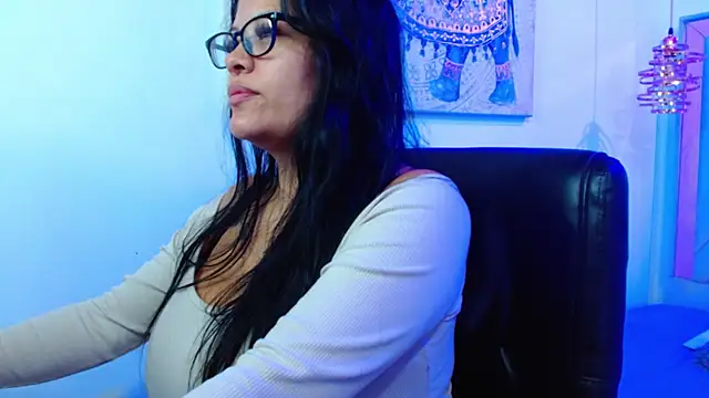 Snapshot of violletha chatting on April 23, 12:11 pm violletha online show from April 23, 12:11 pm