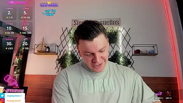 Snapshot of Angelgraham_1 chatting on March 10, 5:29 pm Angelgraham 1 online show from March 10, 5:29 pm