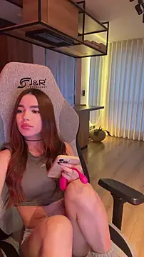 carolynnetrujillo online show from April 7, 10:55 pm