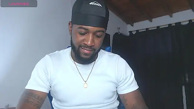 Snapshot of Drake_Nassir4 chatting on June 12, 4:43 am Drake Nassir4 online show from June 12, 4:43 am