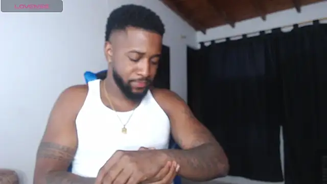 Snapshot of Drake_Nassir4 chatting on July 7, 4:48 am Drake Nassir4 online show from July 7, 4:48 am