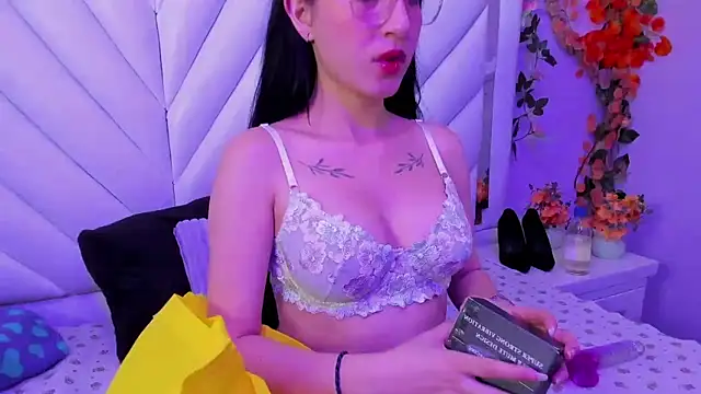 Snapshot of Katty_Queen chatting on May 13, 7:21 pm Katty Queen online show from May 13, 7:21 pm