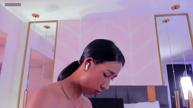 GabyPetit online show from December 1, 7:59 pm