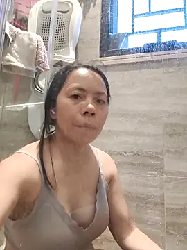 Snapshot of doggiepossession chatting on November 17, 5:11 am doggiepossession online show from November 17, 5:11 am