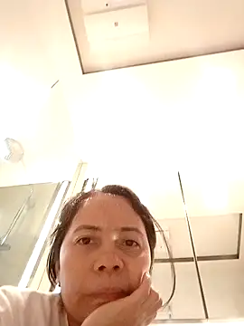 Snapshot of doggiepossession chatting on March 10, 9:34 am doggiepossession online show from March 10, 9:34 am