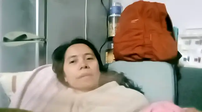 Snapshot of doggiepossession chatting on February 9, 10:20 am doggiepossession online show from February 9, 10:20 am