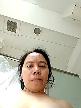 Snapshot of doggiepossession chatting on February 27, 6:35 am doggiepossession online show from February 27, 6:35 am