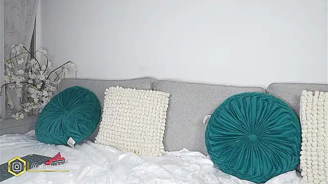 Megan Lim online show from February 24, 10:16 am