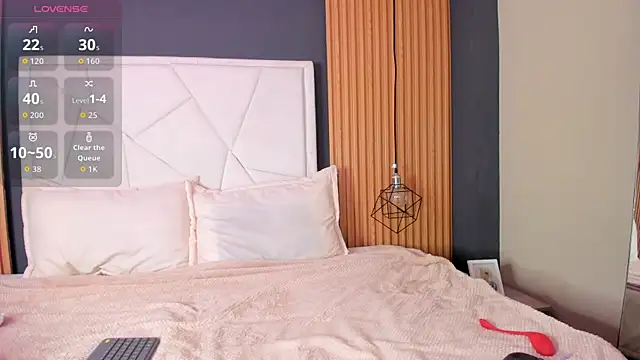 Snapshot of Lucy_Smith2 chatting on September 19, 7:51 pm Lucy Smith2 online show from September 19, 7:51 pm