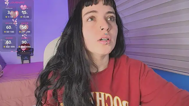 Snapshot of Lucy_Smith2 chatting on October 8, 5:24 pm Lucy Smith2 online show from October 8, 5:24 pm