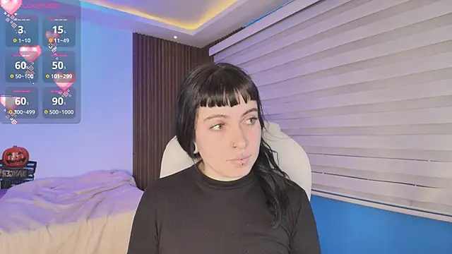 Snapshot of Lucy_Smith2 chatting on October 6, 7:47 pm Lucy Smith2 online show from October 6, 7:47 pm