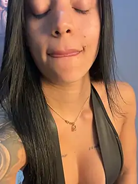 Snapshot of Elamesmamorena chatting on June 17, 12:43 am Elamesmamorena online show from June 17, 12:43 am