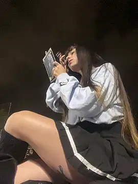 Snapshot of VioletaSubmissive chatting on March 8, 3:50 am VioletaSubmissive online show from March 8, 3:50 am