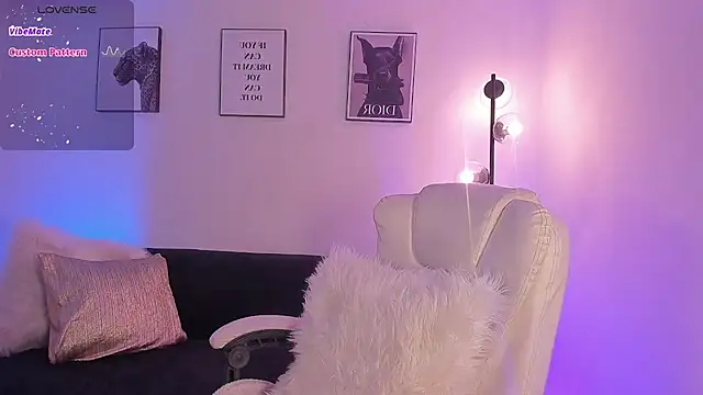 Emilyymilleer  online show from June 7, 5:07 pm