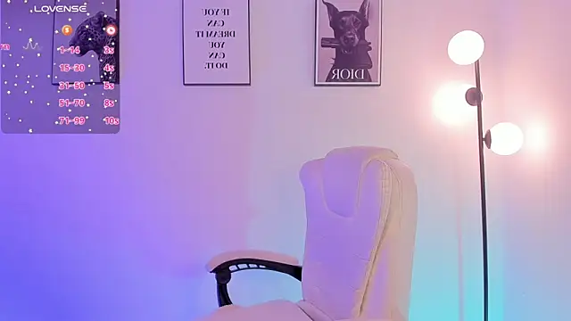 Snapshot of Emilyymilleer_ chatting on February 9, 5:44 pm Emilyymilleer online show from February 9, 5:44 pm