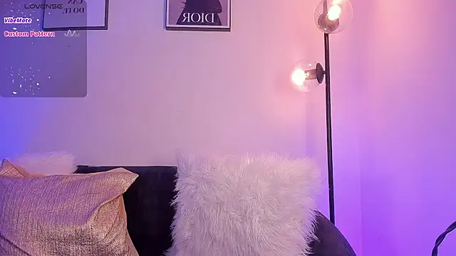 Emilyymilleer  online show from July 15, 6:37 pm