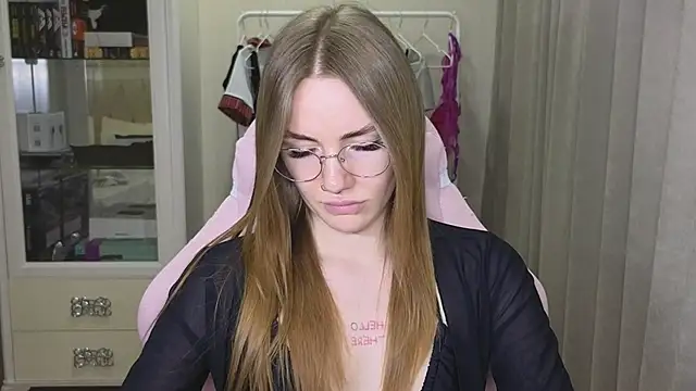 littlevildevil online show from January 29, 2:32 pm
