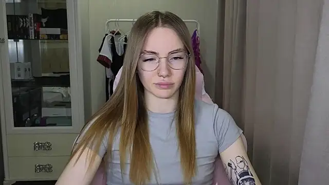 littlevildevil online show from January 27, 11:54 am