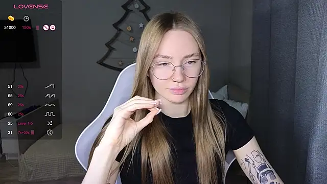 littlevildevil online show from January 9, 9:49 am