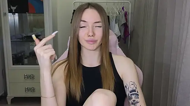 littlevildevil online show from January 18, 2:12 pm