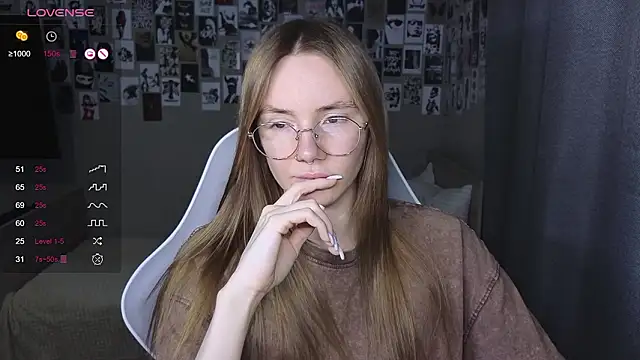 littlevildevil online show from March 10, 6:50 am