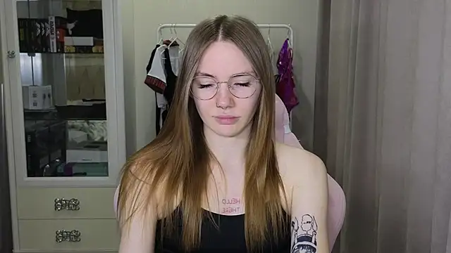 littlevildevil online show from January 26, 10:12 am