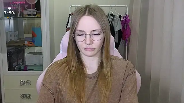 littlevildevil online show from March 5, 11:17 am