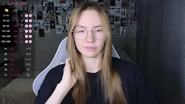 littlevildevil online show from March 3, 5:58 am