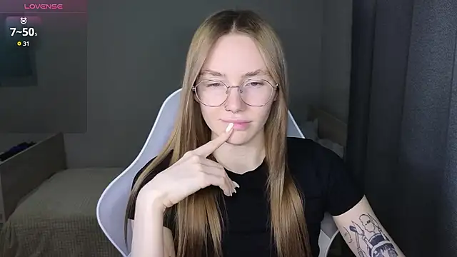 littlevildevil online show from February 7, 11:07 am