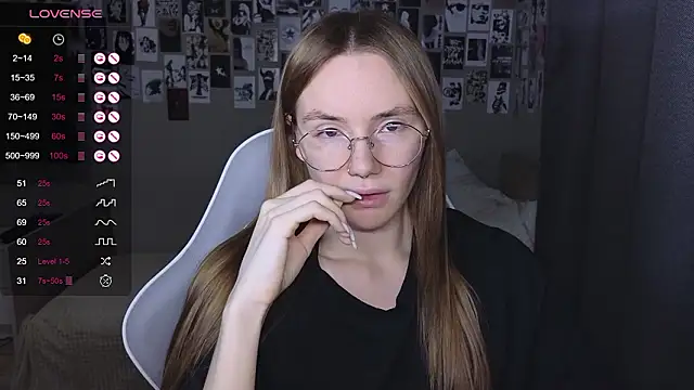 littlevildevil online show from March 7, 10:21 am