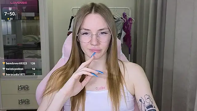 littlevildevil online show from February 21, 2:59 pm