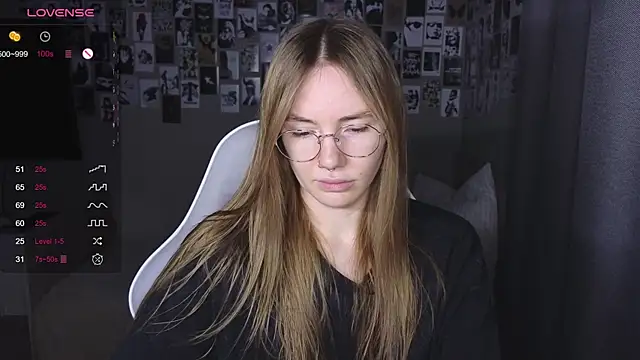 littlevildevil online show from April 6, 8:26 am