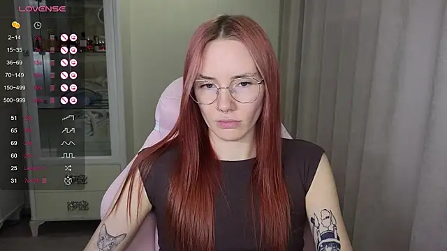 Snapshot of littlevildevil chatting on November 6, 10:52 am littlevildevil online show from November 6, 10:52 am