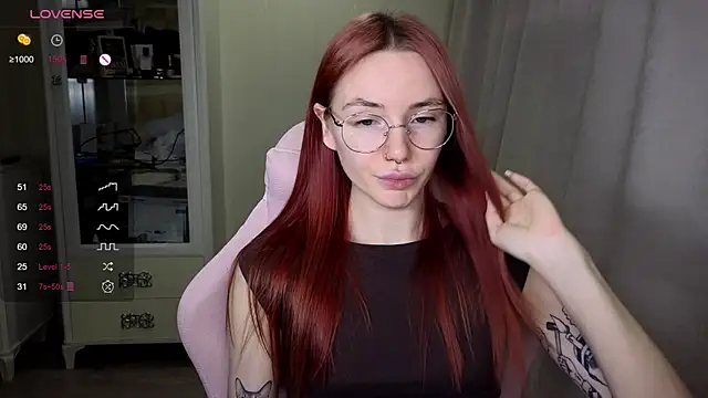 Snapshot of littlevildevil chatting on October 28, 10:47 am littlevildevil online show from October 28, 10:47 am