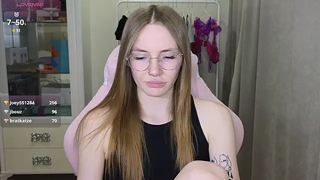 littlevildevil online show from March 8, 3:13 pm