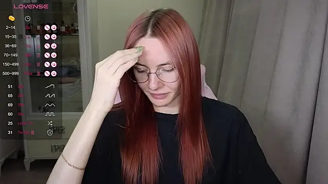 Snapshot of littlevildevil chatting on November 8, 10:41 am littlevildevil online show from November 8, 10:41 am