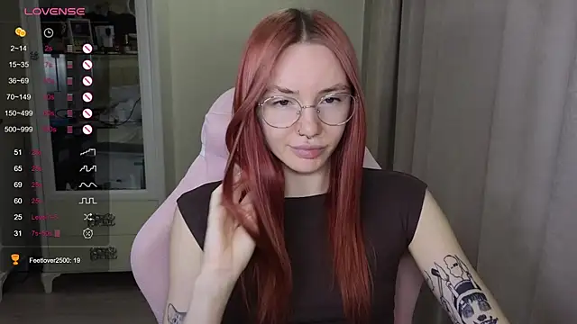 Snapshot of littlevildevil chatting on October 31, 10:56 am littlevildevil online show from October 31, 10:56 am