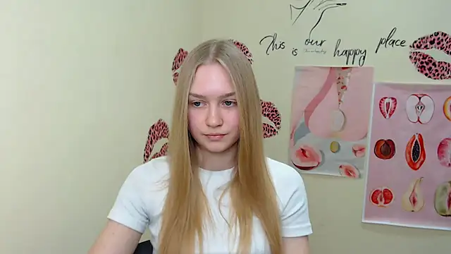Snapshot of MademoiselleCl chatting on February 8, 10:18 am MademoiselleCl online show from February 8, 10:18 am
